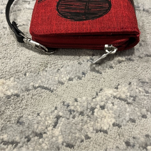Disney Parks Mickey Mouse Wristlet Wallet Convertible Crossbody Bag 2020 - Picture 3 of 9